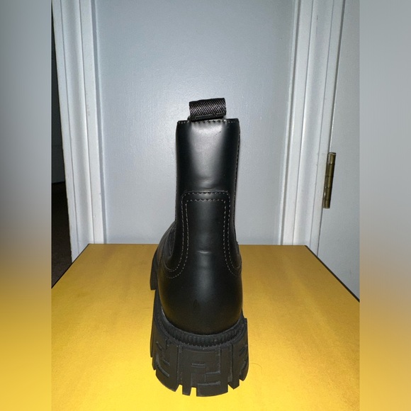 Leather Fendi Boots with FF logo on trim! - Picture 8 of 11